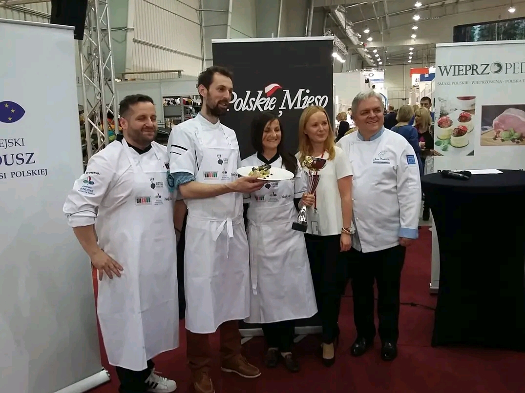 Jakub Kasiński w kuchni