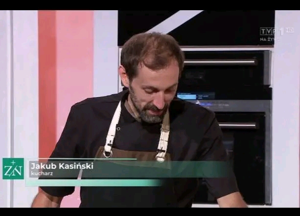 Jakub Kasiński w kuchni