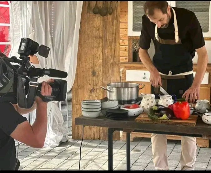 Jakub Kasiński w kuchni